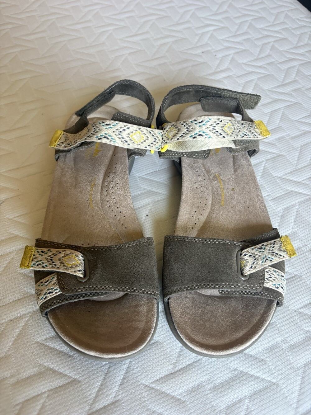Clarks Amanda Sprint Brown Taupe Suede Comfort Sandals Women's 8